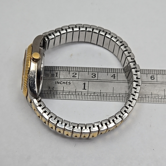 Precision by Gruen 237803114 Two Tone Womens Watch New Battery Date.    - Read - - Picture 10 of 11